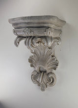 Load image into Gallery viewer, 21" Spanish Bracket