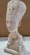 Load image into Gallery viewer, Statue of Egyptian Queen Nefertiti Vintage Sculpture
