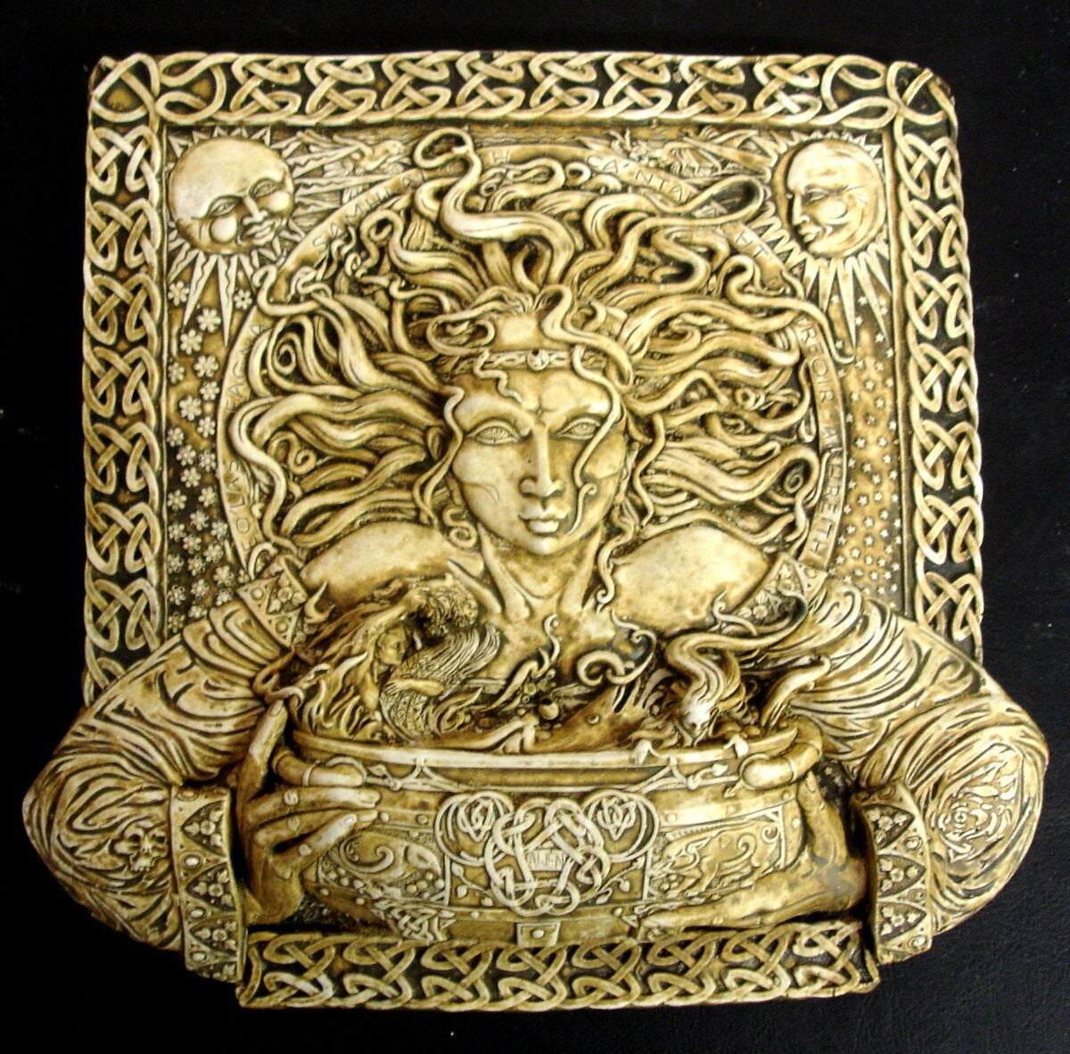 Rebirth Cerridwen Magical Potions Cauldron Hanging Wall Plaque Medusa ...